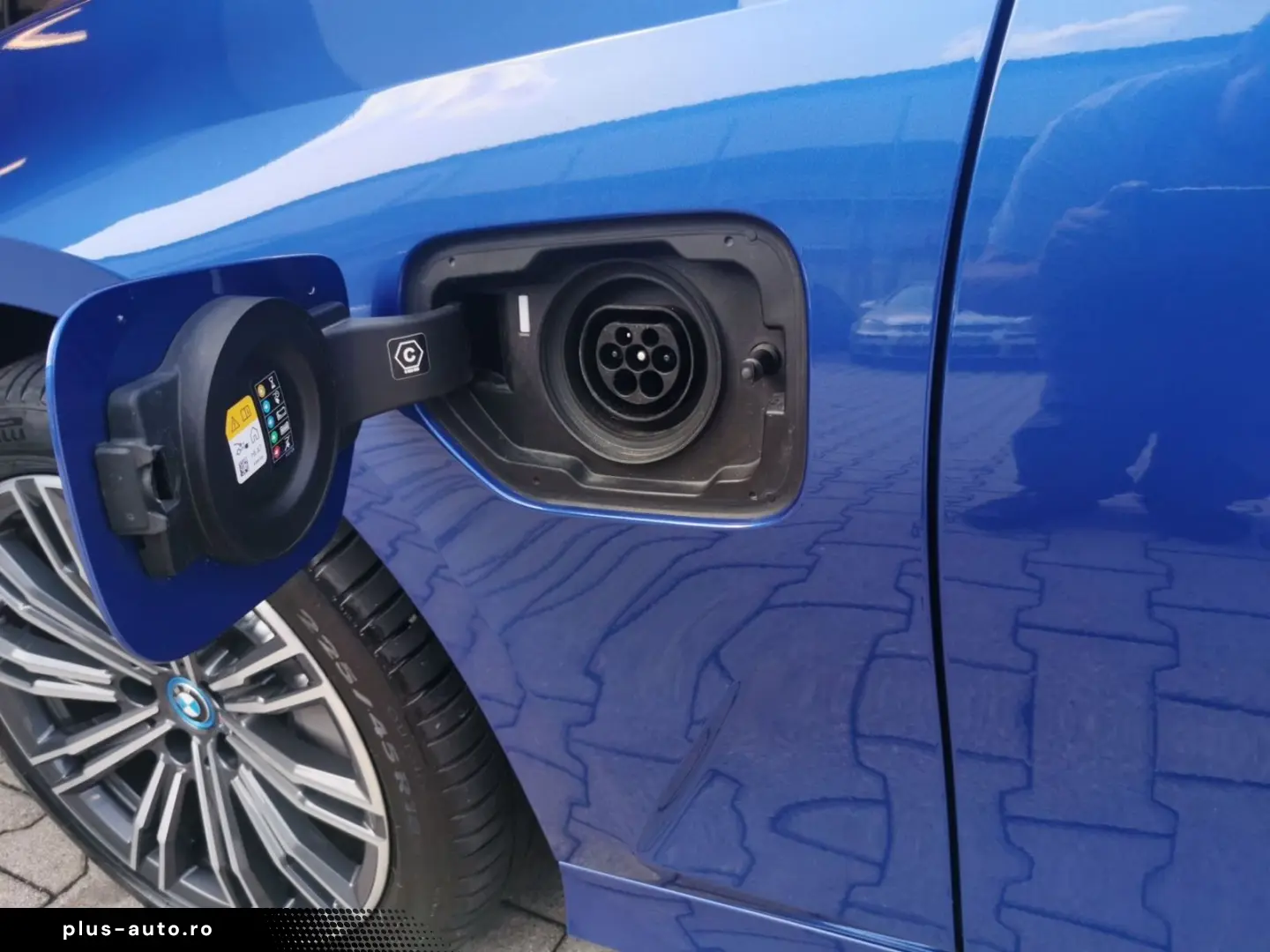 330e xDrive Limousine M SPORT HeadU ParkAs Glasd