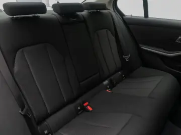 318i LED DAB PDC Cockpit  DigitalDisp