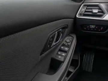 318i LED DAB PDC Cockpit  DigitalDisp