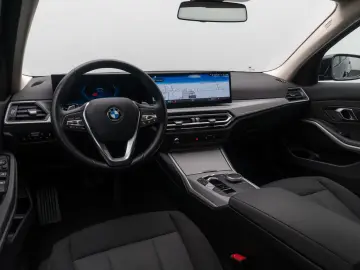 318i LED DAB PDC Cockpit  DigitalDisp