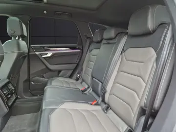 Touareg TDI R-Line 4M Matrix Luft Navi Pano Lede