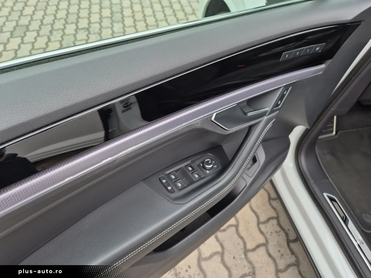 Touareg TDI R-Line 4M Matrix Luft Navi Pano Lede