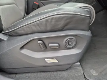 Touareg TDI R-Line 4M Matrix Luft Navi Pano Lede