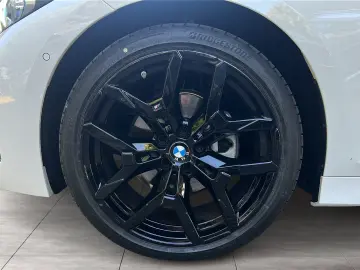 320i xDrive Limousine M Sportpaket HiFi DAB LED