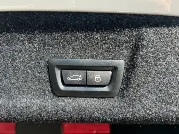 320i xDrive Limousine M Sportpaket HiFi DAB LED