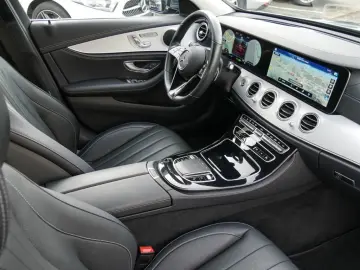 E 200 4M EXCLUSIVE DISTR MEM 360  LED AMBIENTE