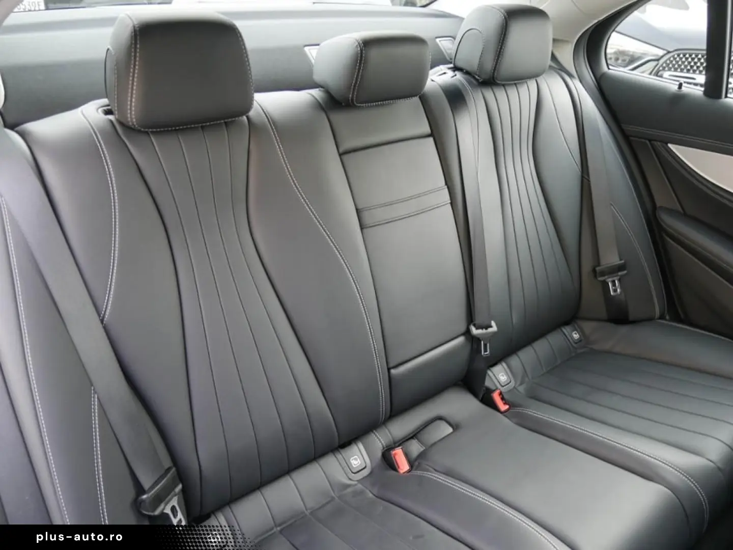 E 200 4M EXCLUSIVE DISTR MEM 360  LED AMBIENTE