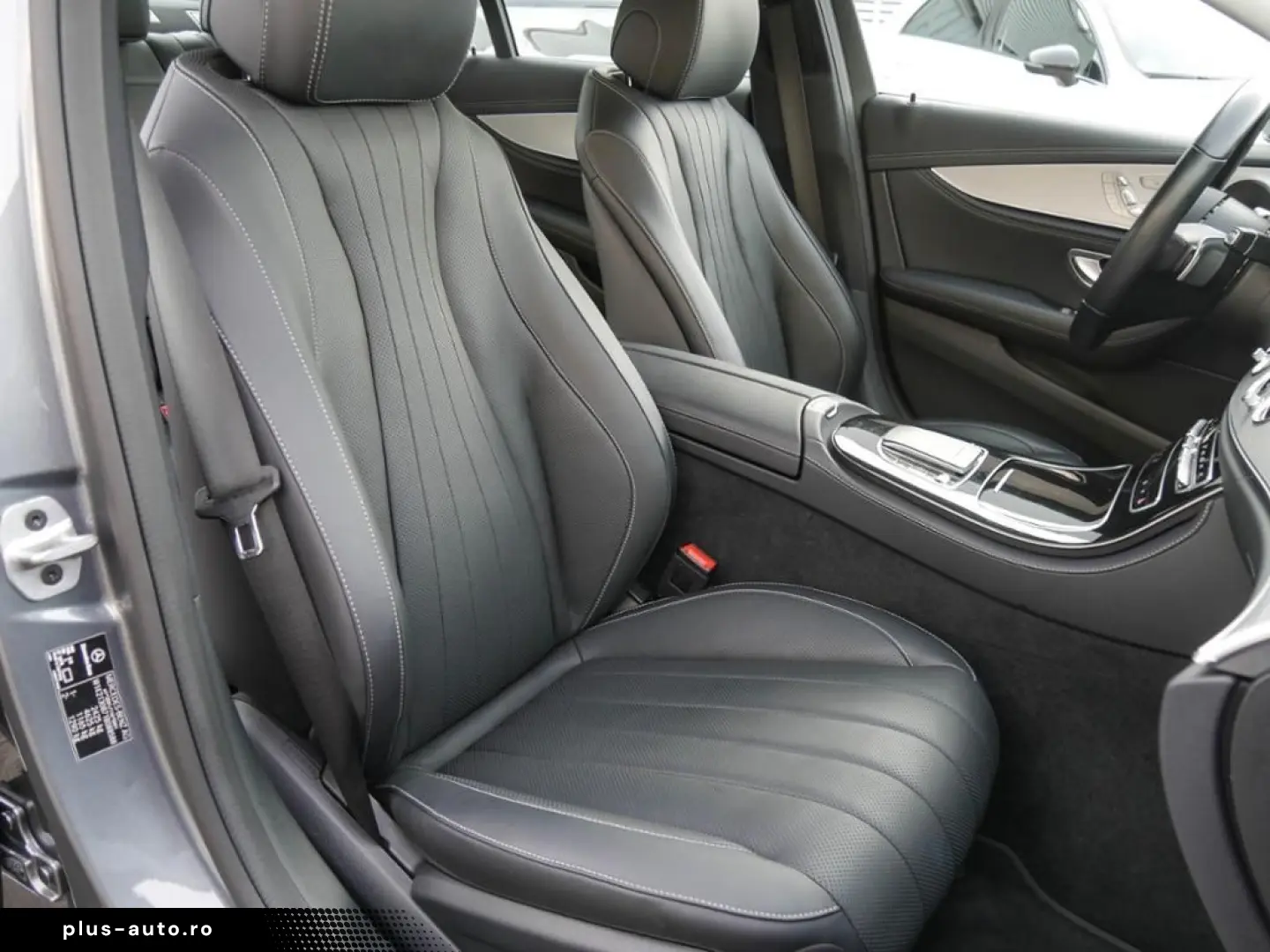 E 200 4M EXCLUSIVE DISTR MEM 360  LED AMBIENTE