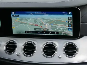 E 200 4M EXCLUSIVE DISTR MEM 360  LED AMBIENTE