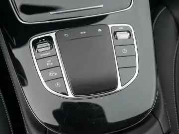 E 200 4M EXCLUSIVE DISTR MEM 360  LED AMBIENTE