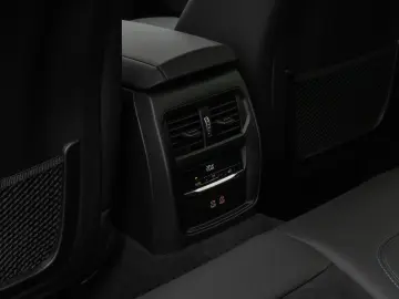 330e M Sport HUD DAB PDC Geschwindigkeitsreg