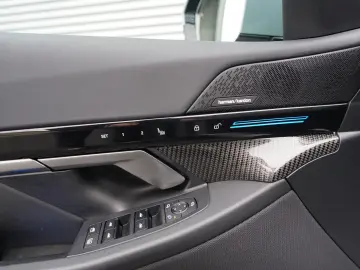 520i M Sport PANO H&K CARBON 360 HUD KEYLESS