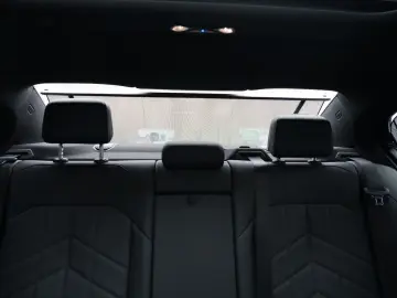 520i M Sport PANO H&K CARBON 360 HUD KEYLESS