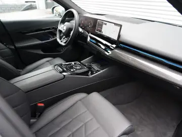 520i M Sport PANO H&K CARBON 360 HUD KEYLESS