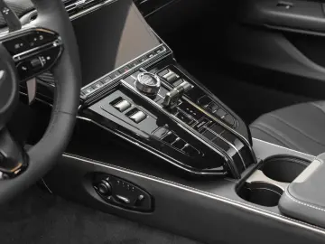 V8 Vantage MY25   Launch Pack   Bowers&Wilkins