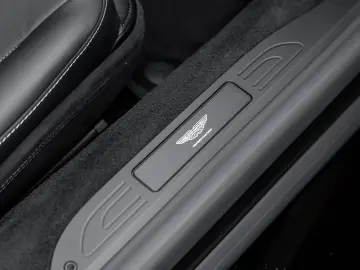 V8 Vantage MY25   Launch Pack   Bowers&Wilkins