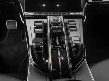 V8 Vantage MY25   Launch Pack   Bowers&Wilkins