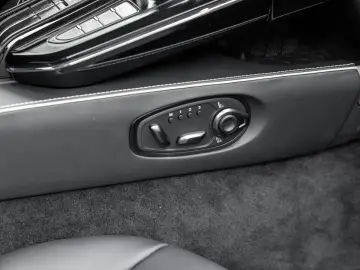 V8 Vantage MY25   Launch Pack   Bowers&Wilkins