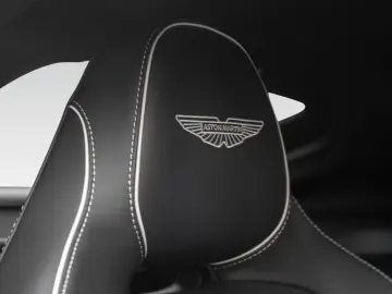 V8 Vantage MY25   Launch Pack   Bowers&Wilkins