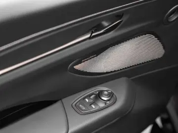 V8 Vantage MY25   Launch Pack   Bowers&Wilkins