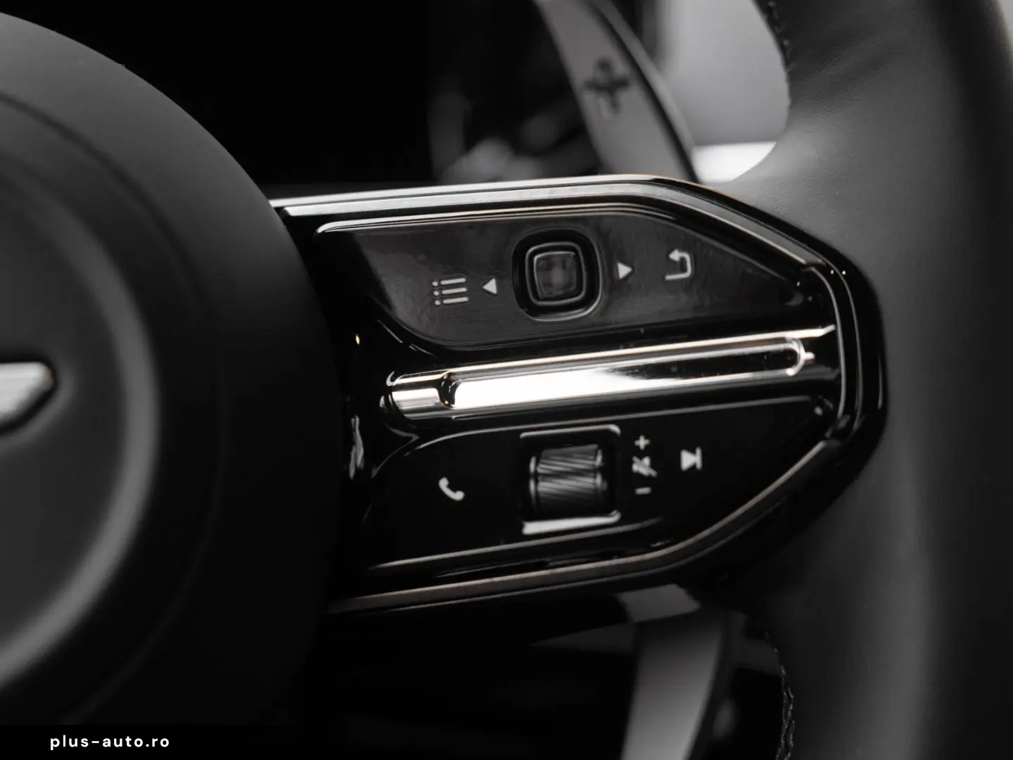 V8 Vantage MY25   Launch Pack   Bowers&Wilkins