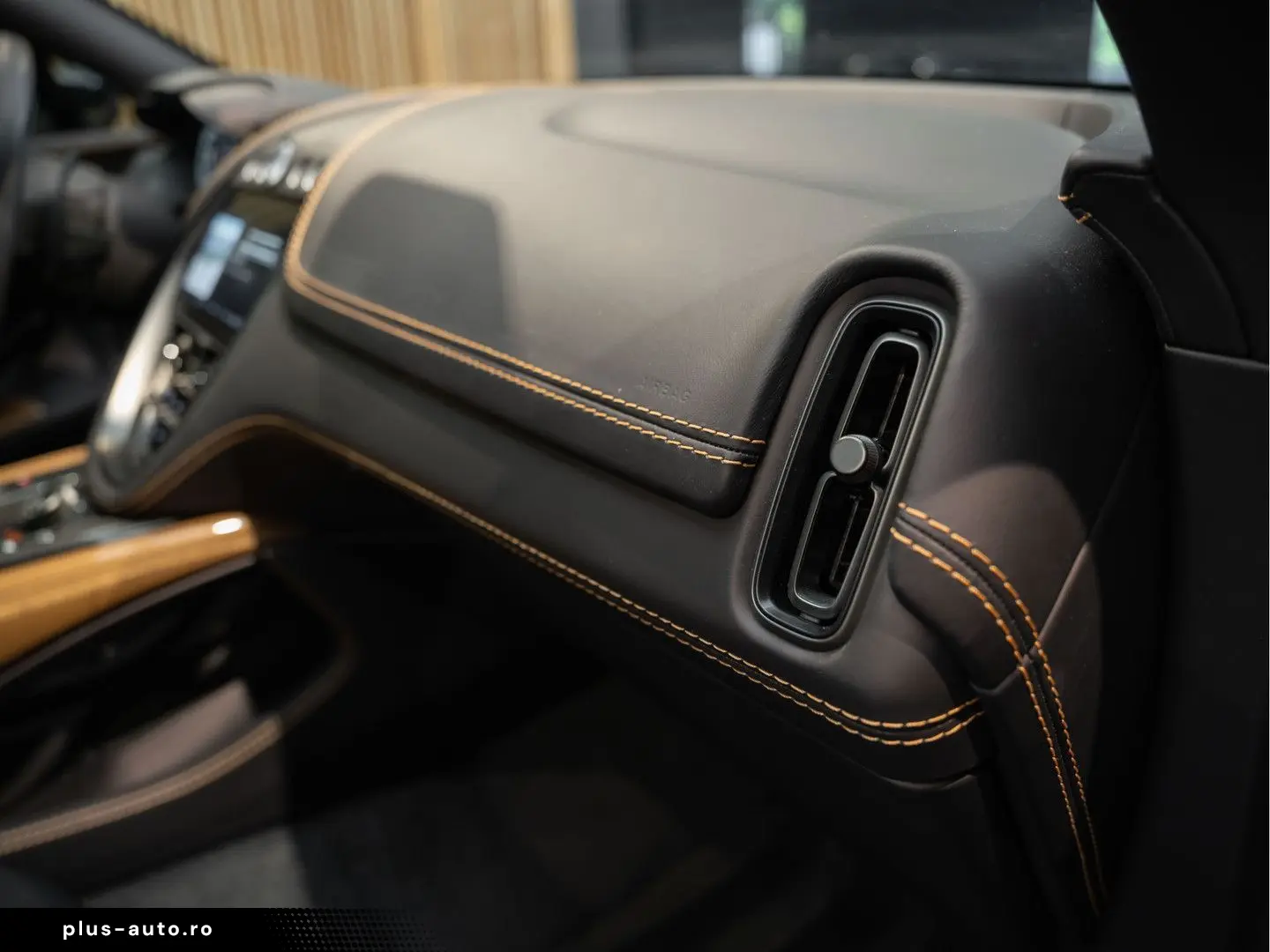 DBX 707 4.0 V8 Stoelventilatie Pano 4.0 V8 707 A