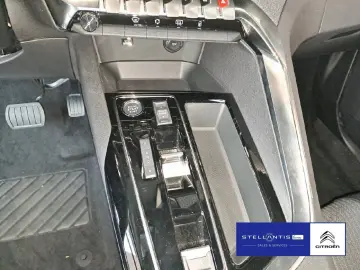 3008 Plug-In Hybrid 225 e-EAT8 Allure Pack