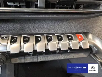 3008 Plug-In Hybrid 225 e-EAT8 Allure Pack