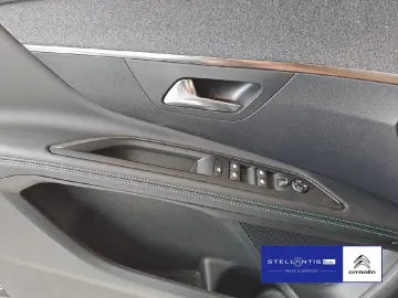 3008 Plug-In Hybrid 225 e-EAT8 Allure Pack