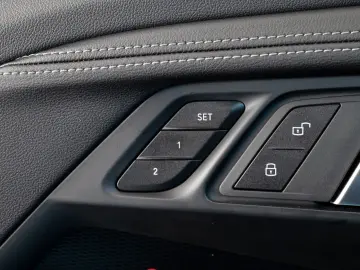 M2 Coupe M-SITZE CARBON HEAD-UP PANO LEDER NAVI