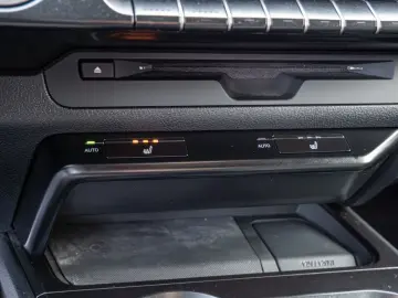 UX 250 h Style  KLIMA SHZ ACC LED SCHEINWERFER