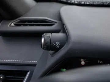 UX 250 h Style  KLIMA SHZ ACC LED SCHEINWERFER