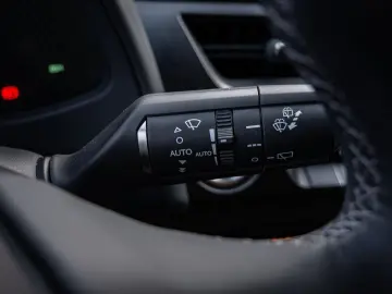 UX 250 h Style  KLIMA SHZ ACC LED SCHEINWERFER