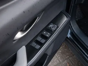 UX 250 h Style  KLIMA SHZ ACC LED SCHEINWERFER