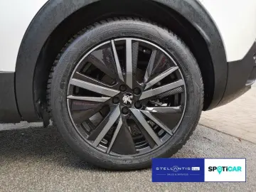 3008 Plug-In Hybrid4 300 e-EAT8 GT