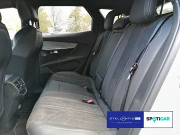 3008 Plug-In Hybrid4 300 e-EAT8 GT