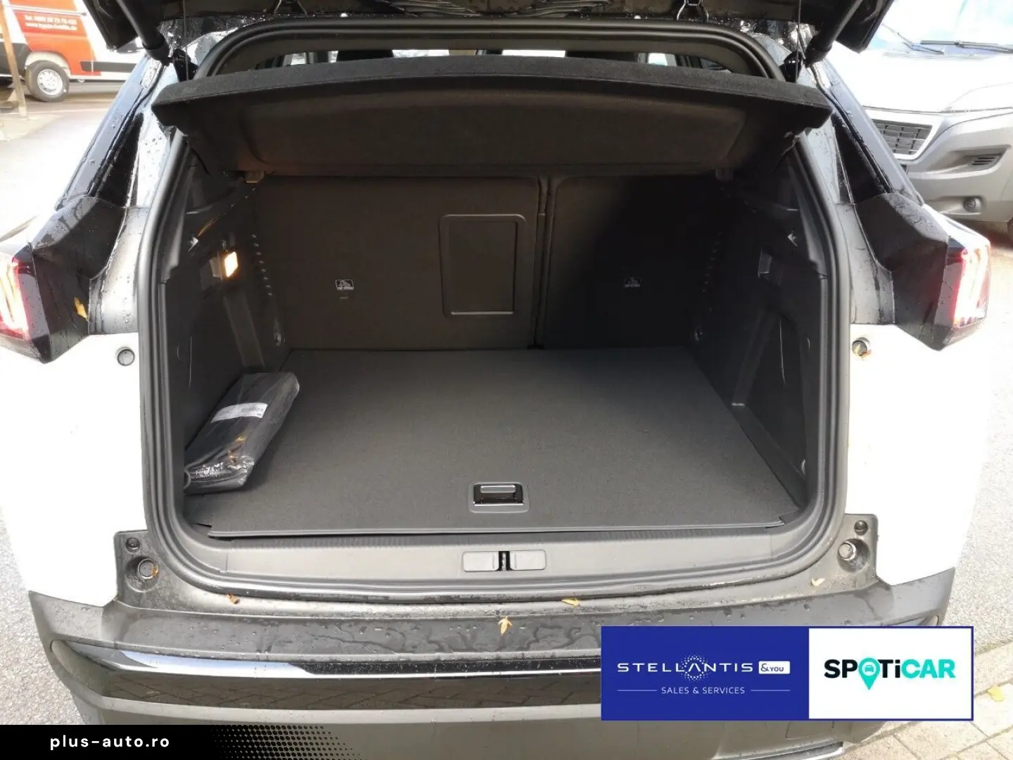 3008 Plug-In Hybrid4 300 e-EAT8 GT