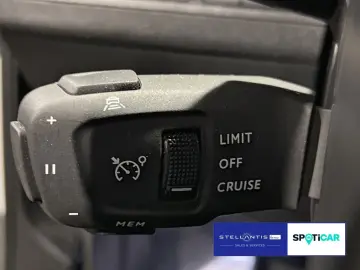 3008 Allure Pack Hybrid EAT8 Alcantara Pano Navi