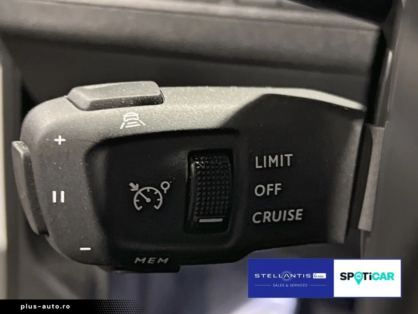 3008 Allure Pack Hybrid EAT8 Alcantara Pano Navi