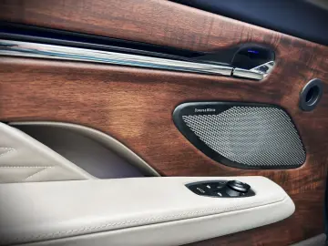 DB12 Volante Carribean Blue Pearl Carbonbremse