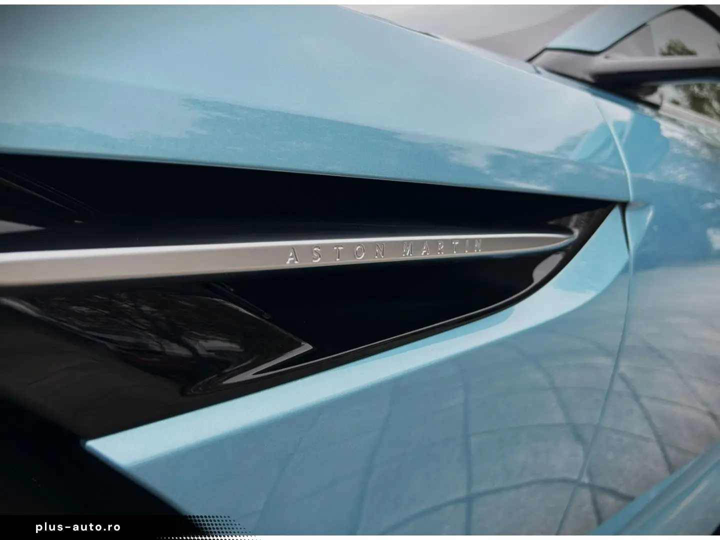 DB12 Volante Carribean Blue Pearl Carbonbremse