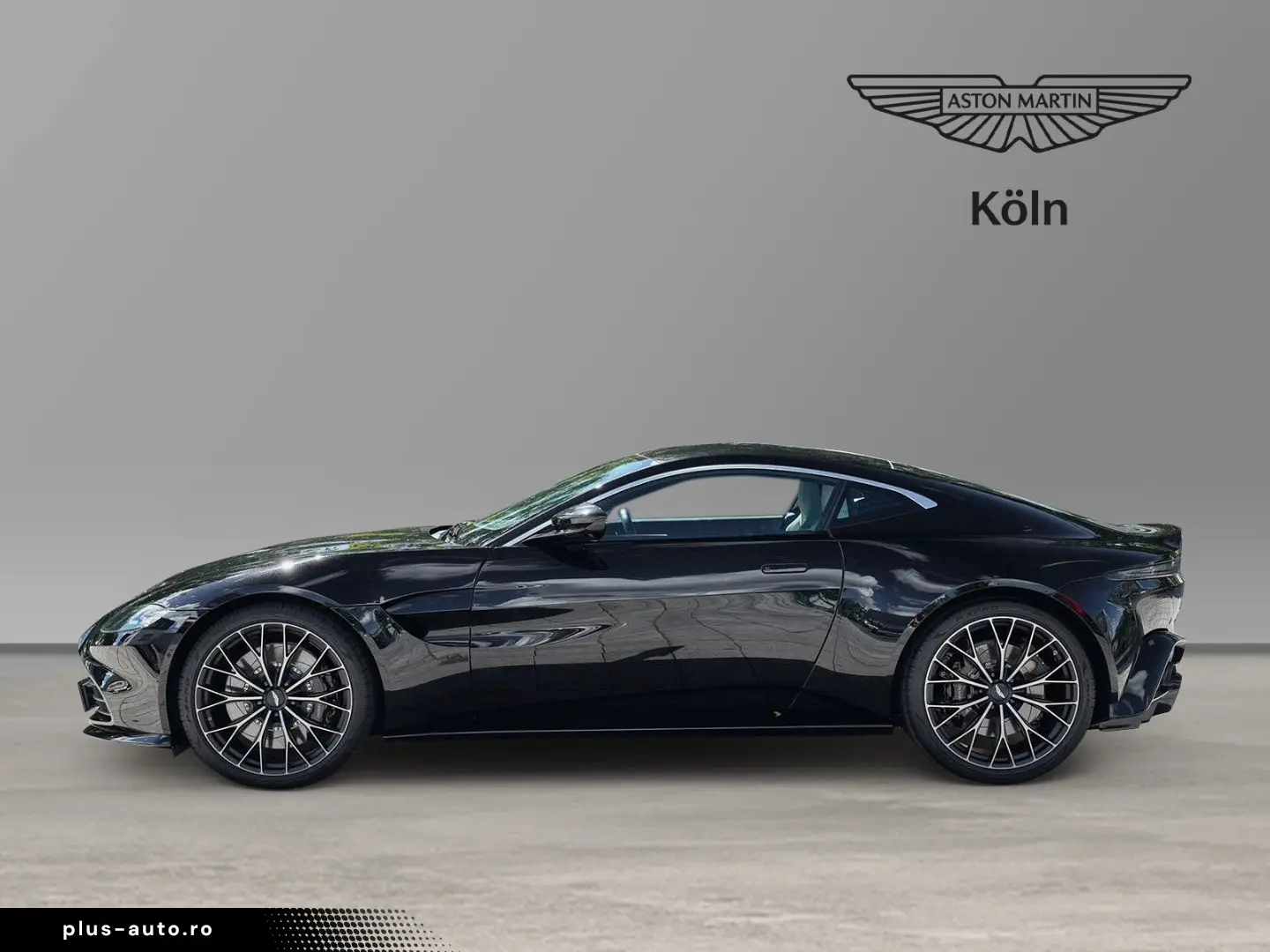 Vantage V8 Onyx Black   Ivory