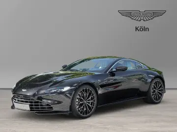 Vantage V8 Onyx Black   Ivory