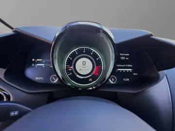 Vantage V8 Onyx Black   Ivory