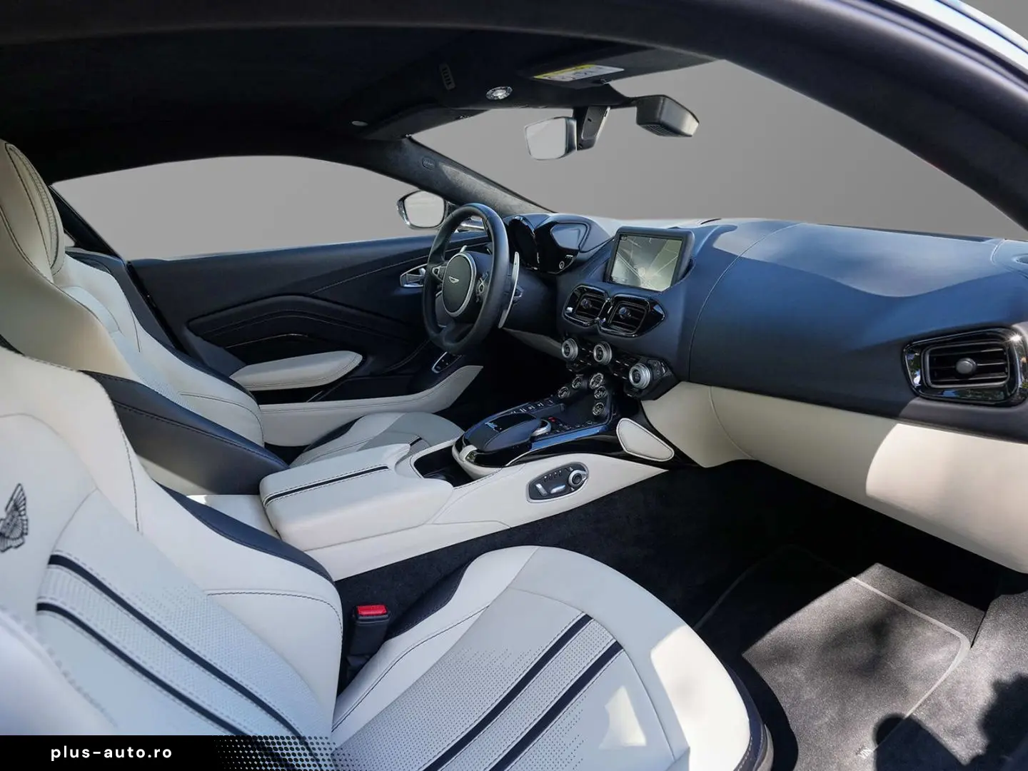 Vantage V8 Onyx Black   Ivory