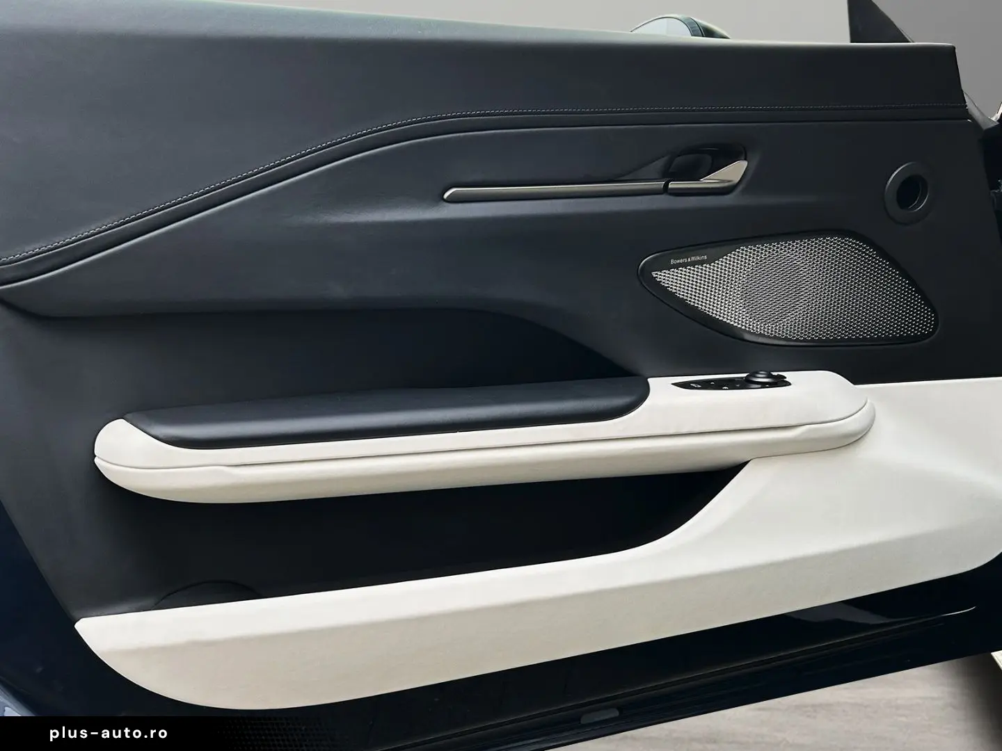 Vantage Seychelles Blue Bowers & Wilkins