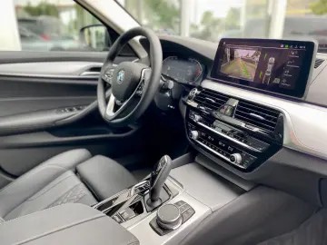 520 d xDrive Navi AHK 18  Standheizung