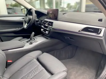 520 d xDrive Navi AHK 18  Standheizung