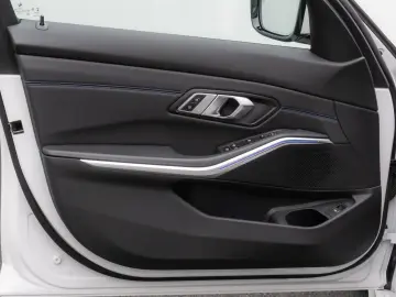 330i xD M Sport Kamera HUD DAB ACC Alarm 19