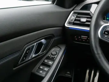 330i xD M Sport Kamera HUD DAB ACC Alarm 19